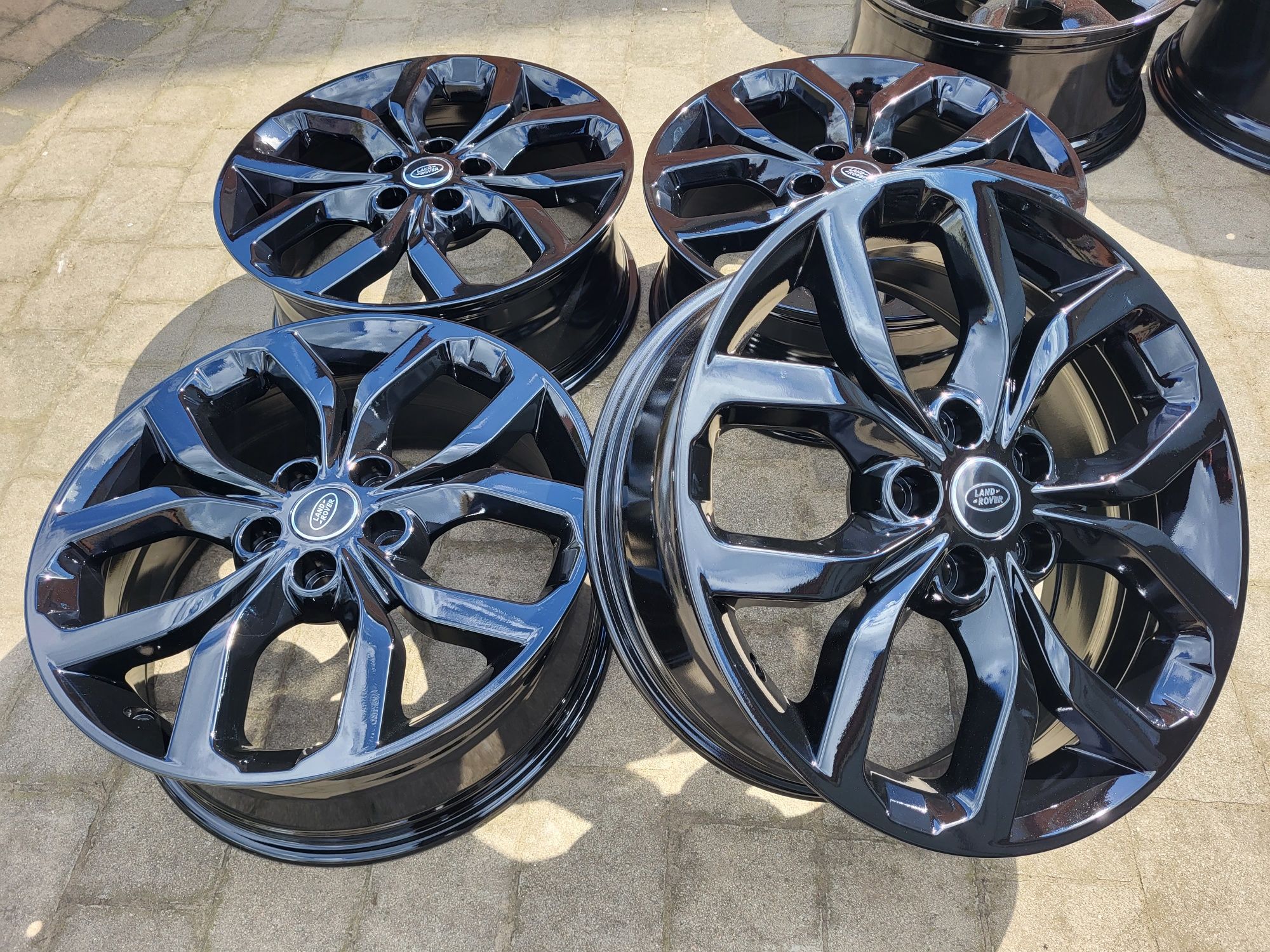 Alufelgi Land Rover Discovery 5, 5x120 7,5Jx19 et39,5 czarny polysk