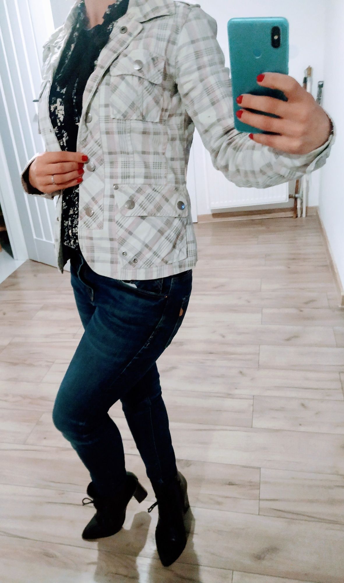 Lekka kurtka w kratkę
