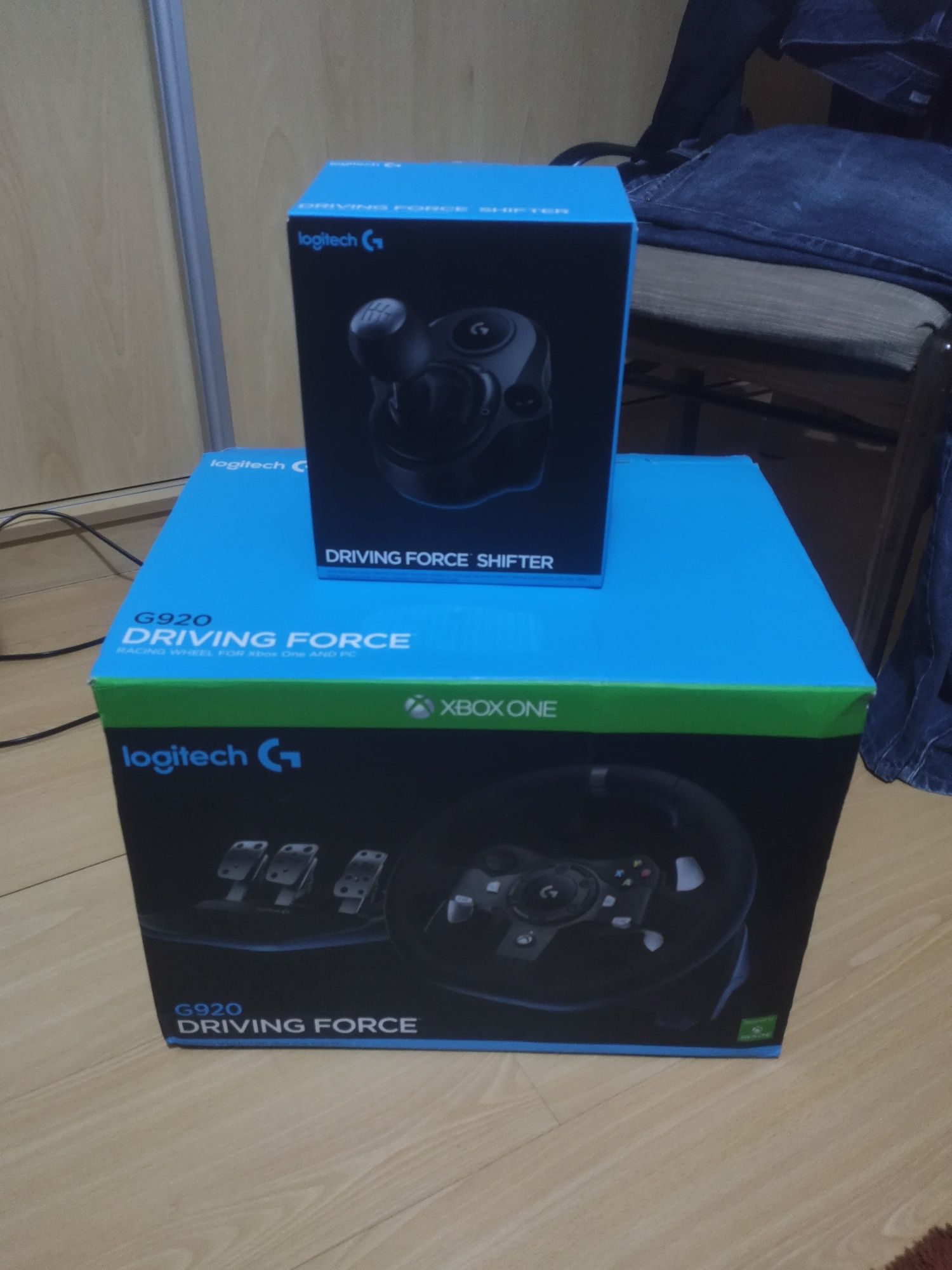 Logitech G920 + shifter + wheel stand pro