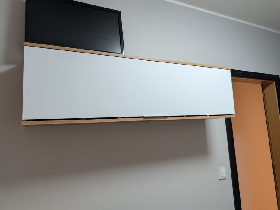 Szafka i półka wisząca, dwa elementy