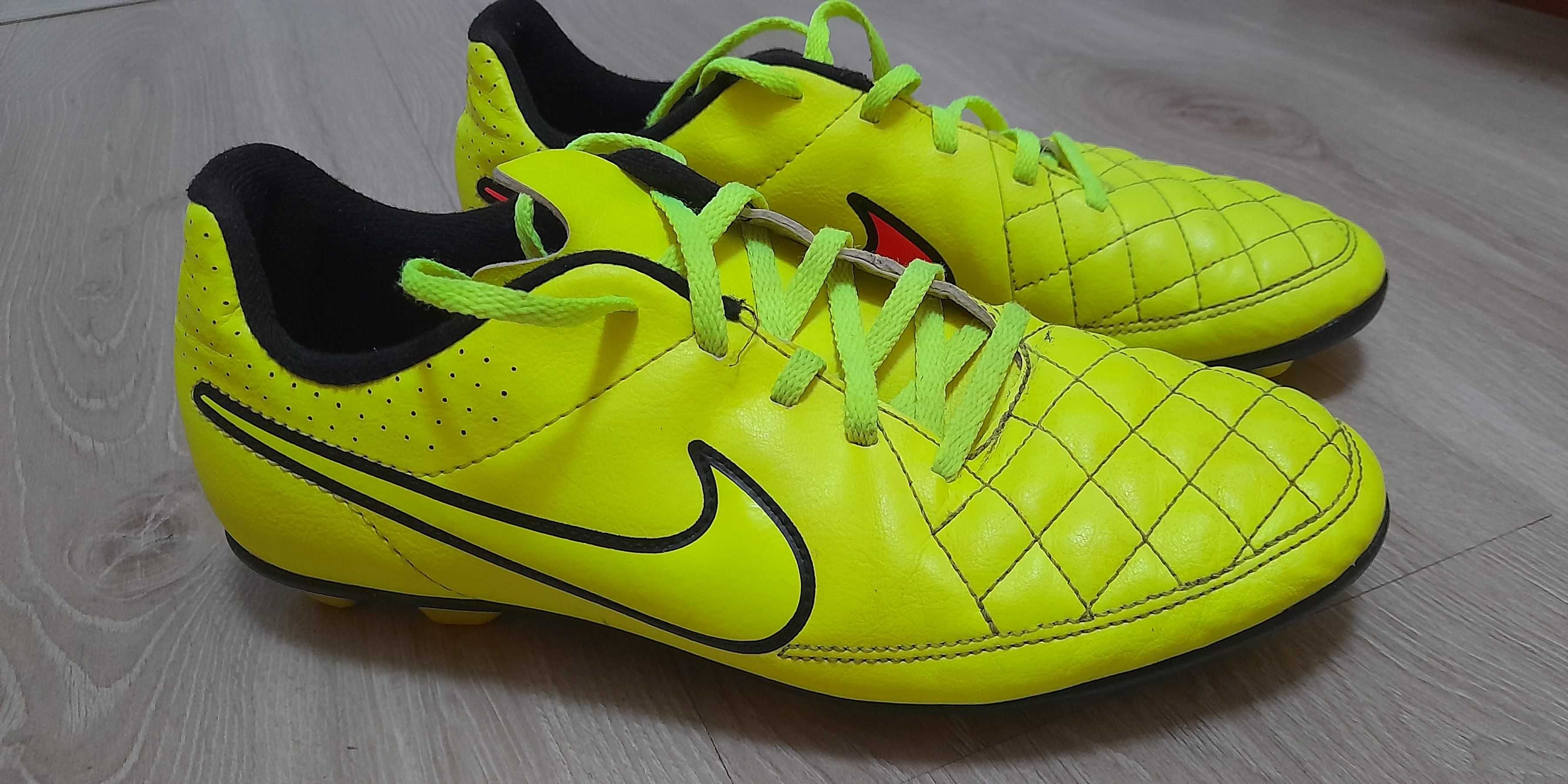 Buty piłkarskie korki Nike Tiempo  rozm. 38,5 skóra