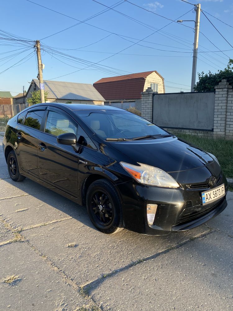 Toyota Prius 2015г