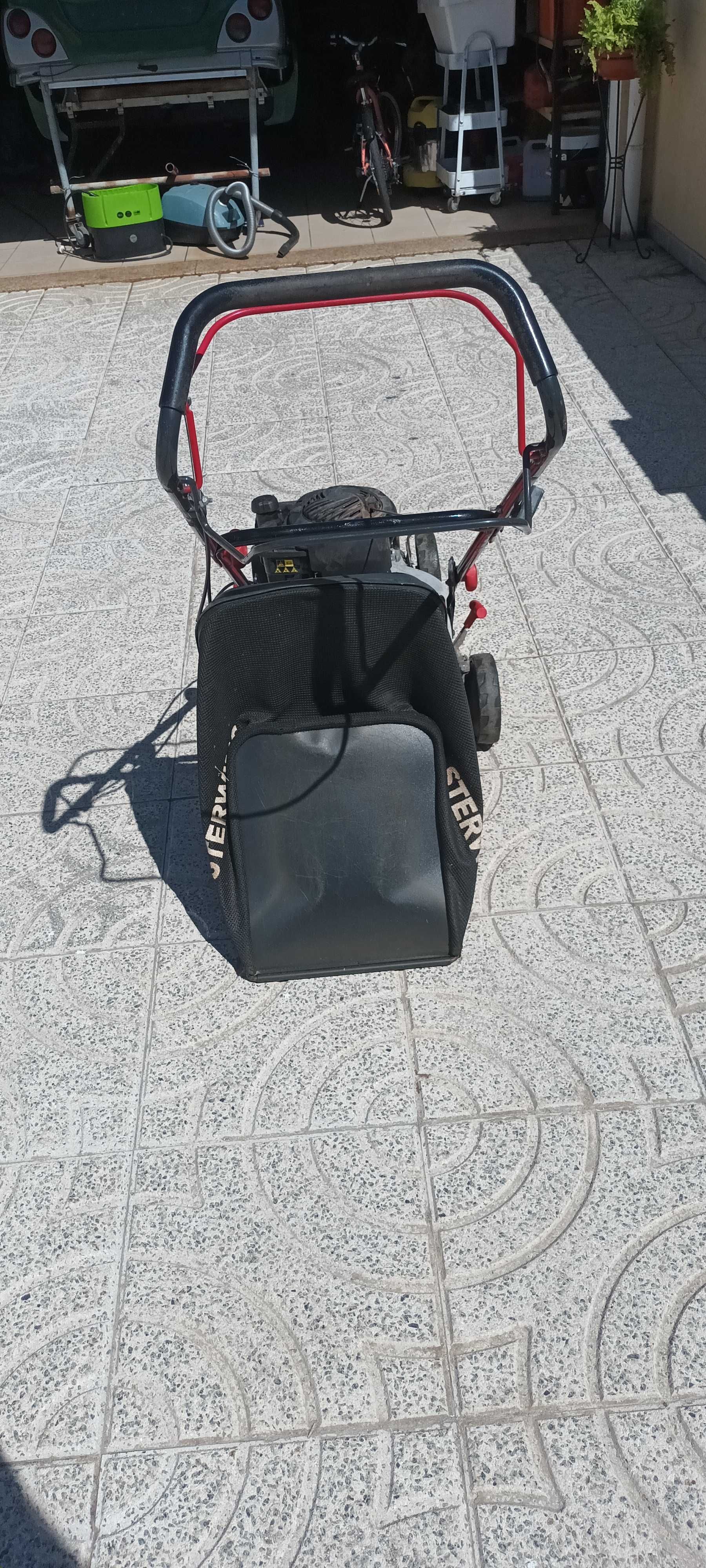 Corta relva a gasolina 4t  com tração.