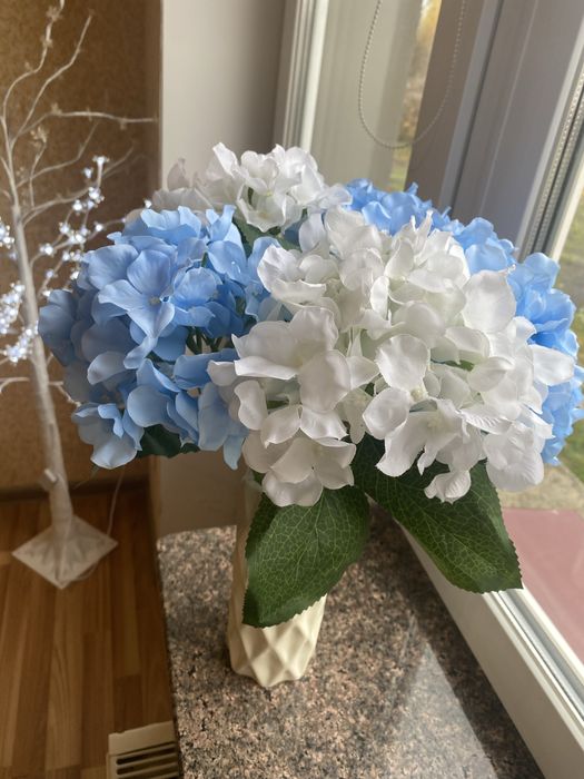 Декор гортензіі виглядають як живі квіти