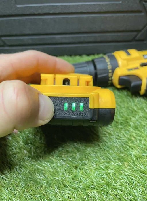 Шуруповерт Девольт DeWalt 24V + 2 акумулятори + кейс, потужний