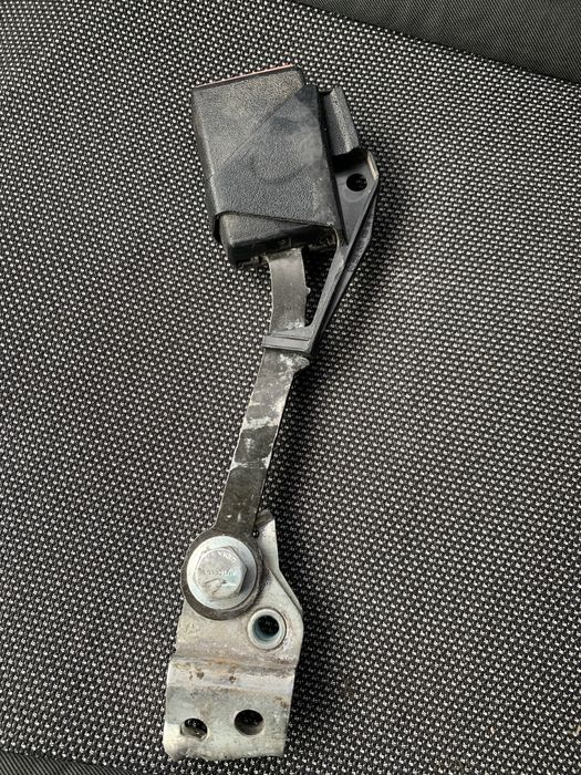 Замок ремня безпеки  передній лівий mercedes w124