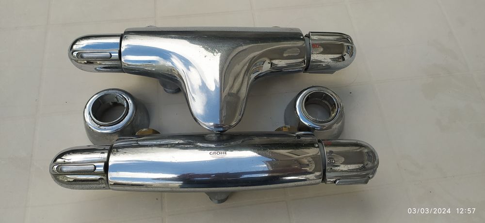 Duas misturadoras GROHE.