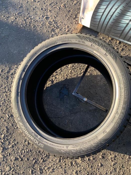 Шини нові різноширокі 315/35 R20+275/40 R20 Nokian зима 2023 рік