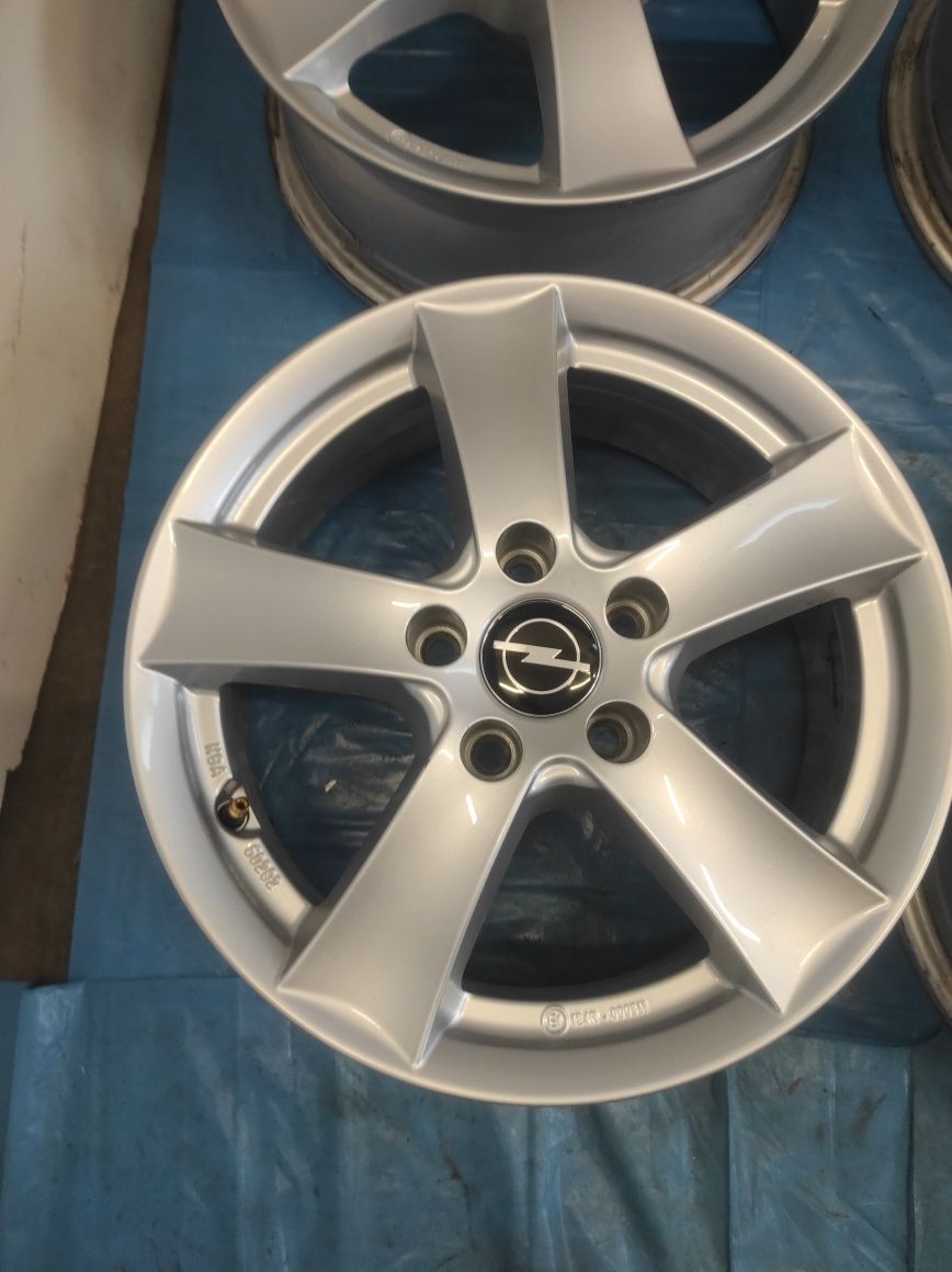 573 Felgi aluminiowe OPEL R 15 5x105 Bardzo Ładne Czujniki