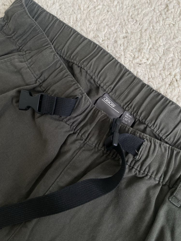 Zielone khaki spodnie cargo bojówki wojskowe z kieszeniami asos 38 M