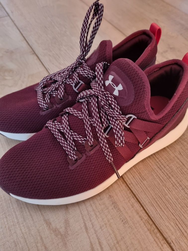 Женские кроссовки Under Armour
