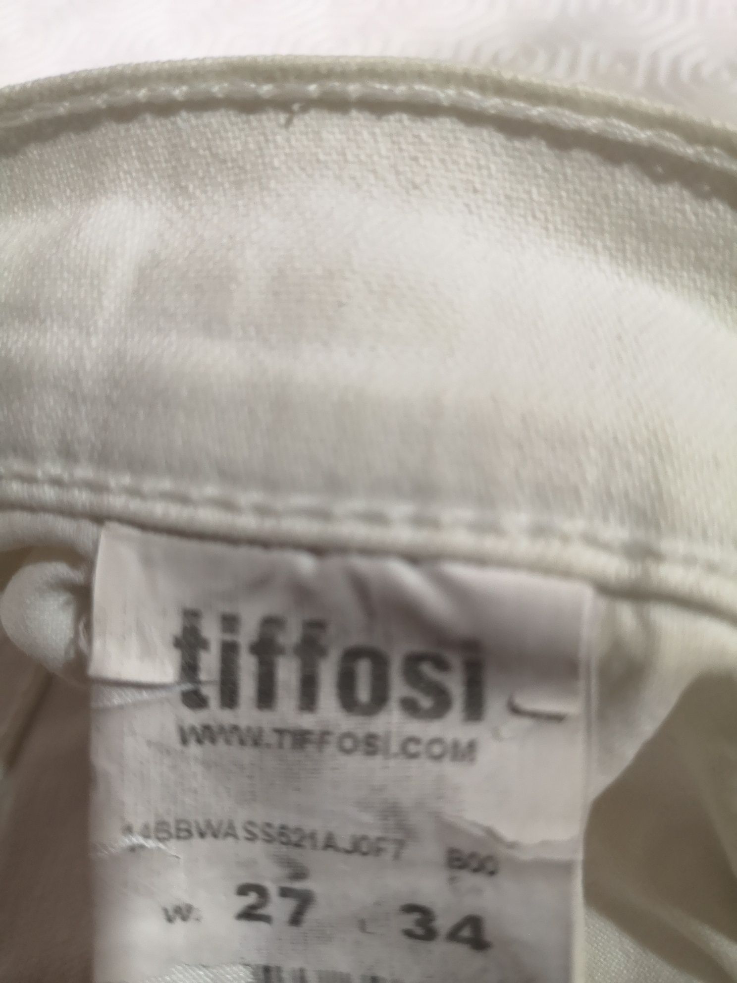 Jeans brancos senhora da "Tiffosi"