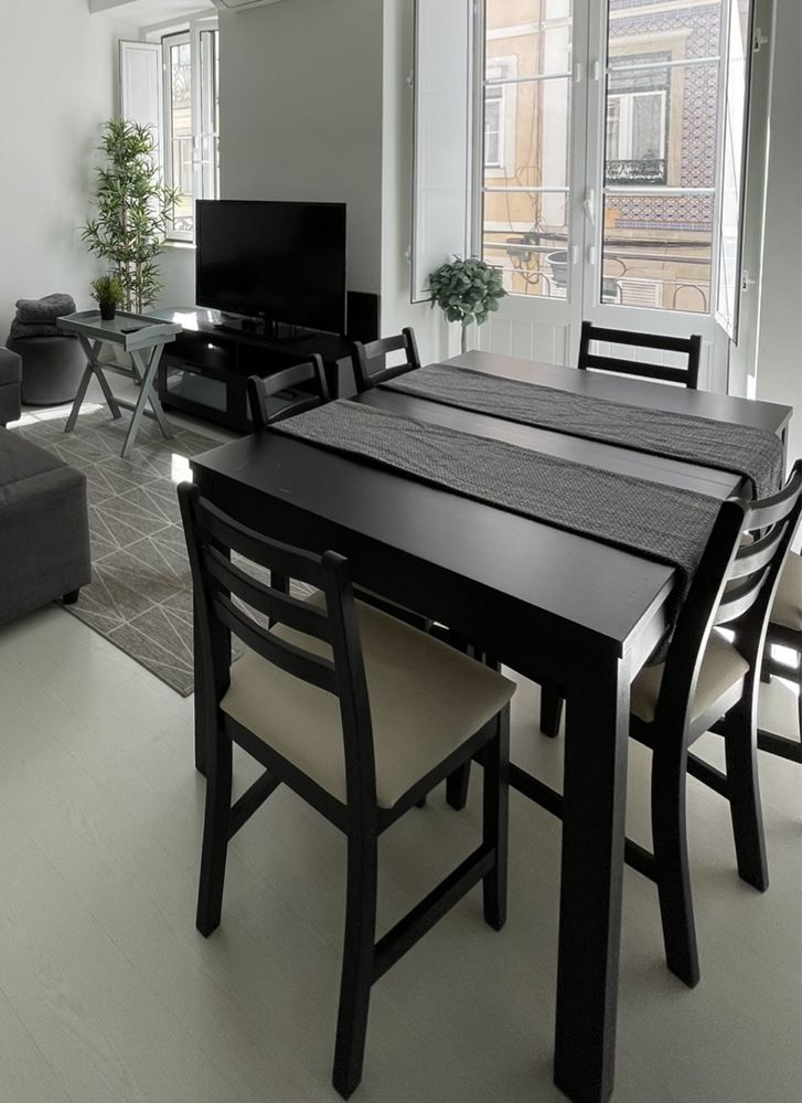 Conjunto de refeição - mesa extensível e 6 cadeiras