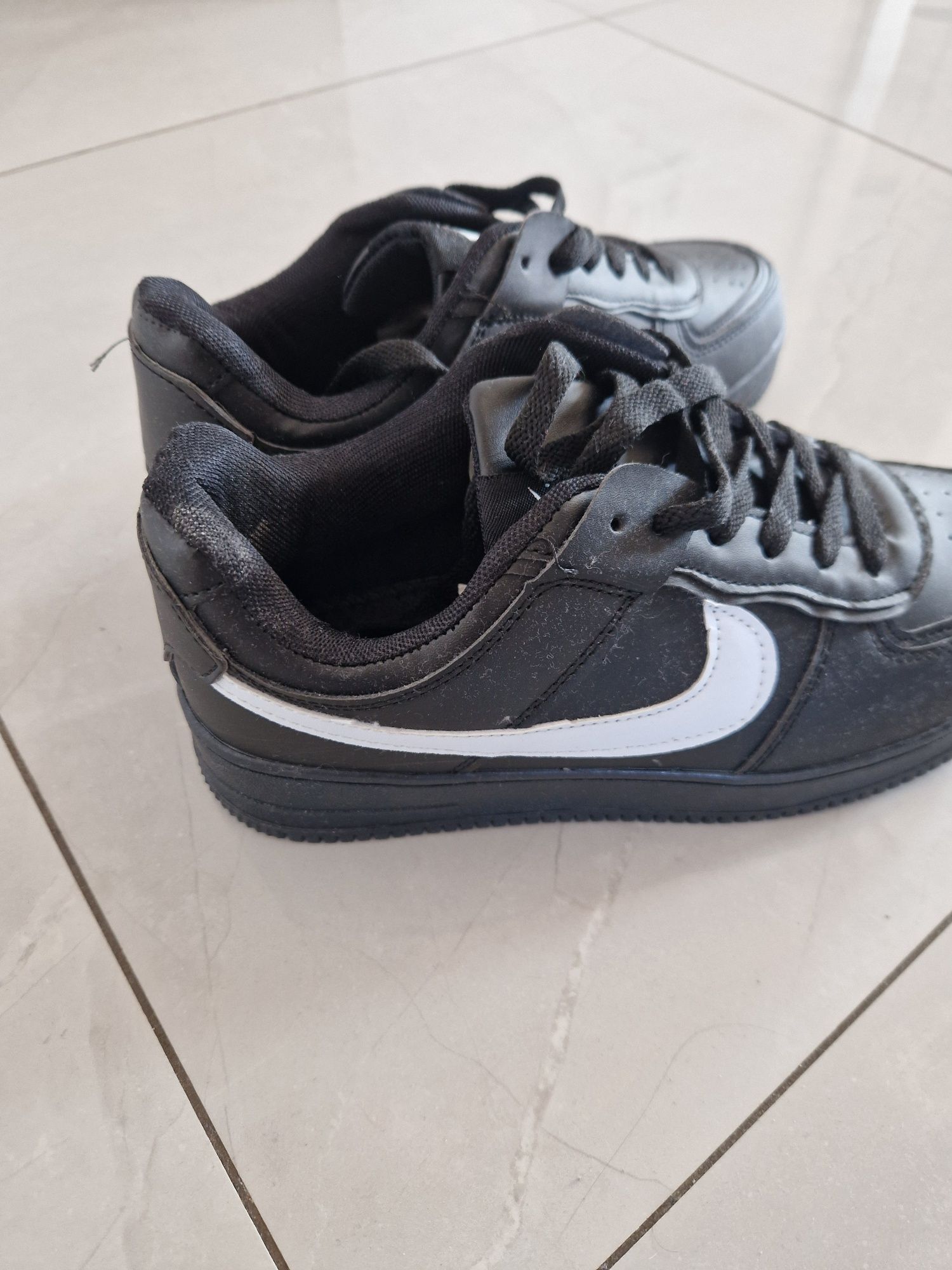 Sprzedam buty nike 42