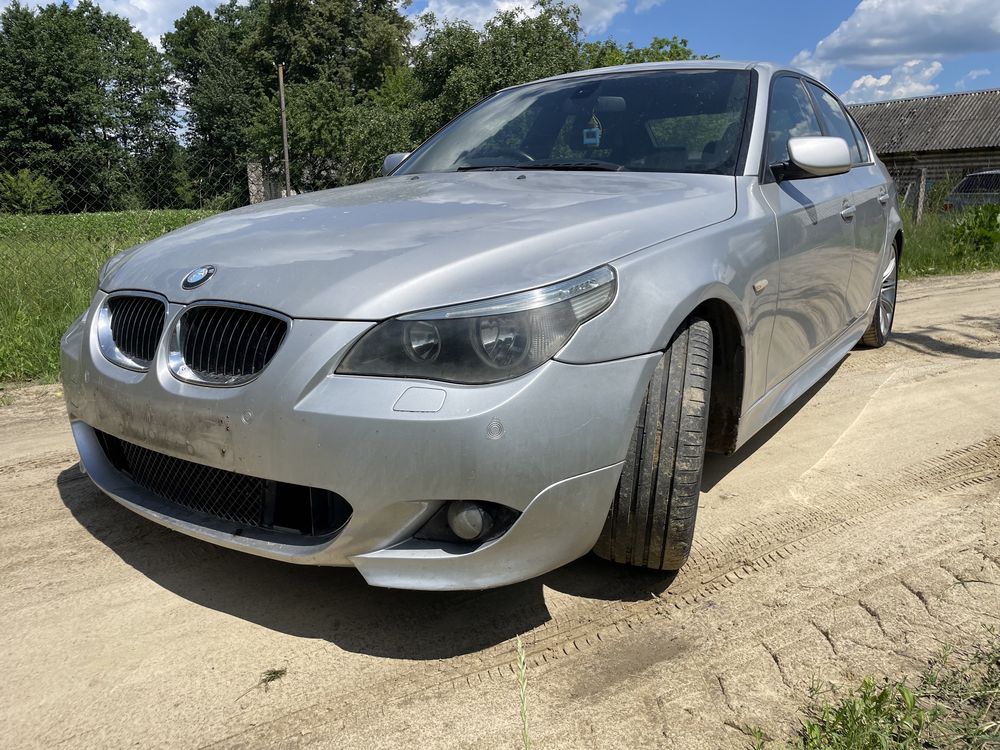 Розборка BMW 530 E60 Двигун сидіння бампер фари стойки телевізор Е60