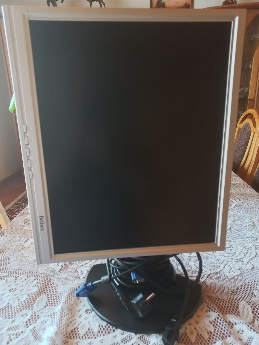 Monitor Belinea 17 cali sprawny 1745 S1 VGA DVI Pivot Kenigston