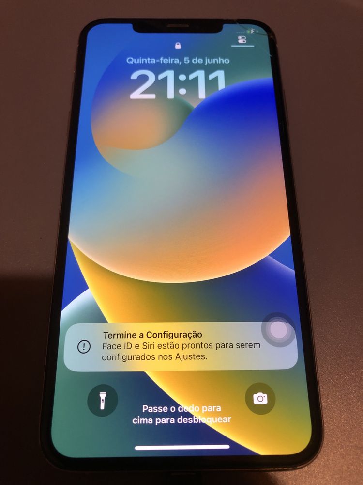Iphone XS maxx 64 gigas com detalhes