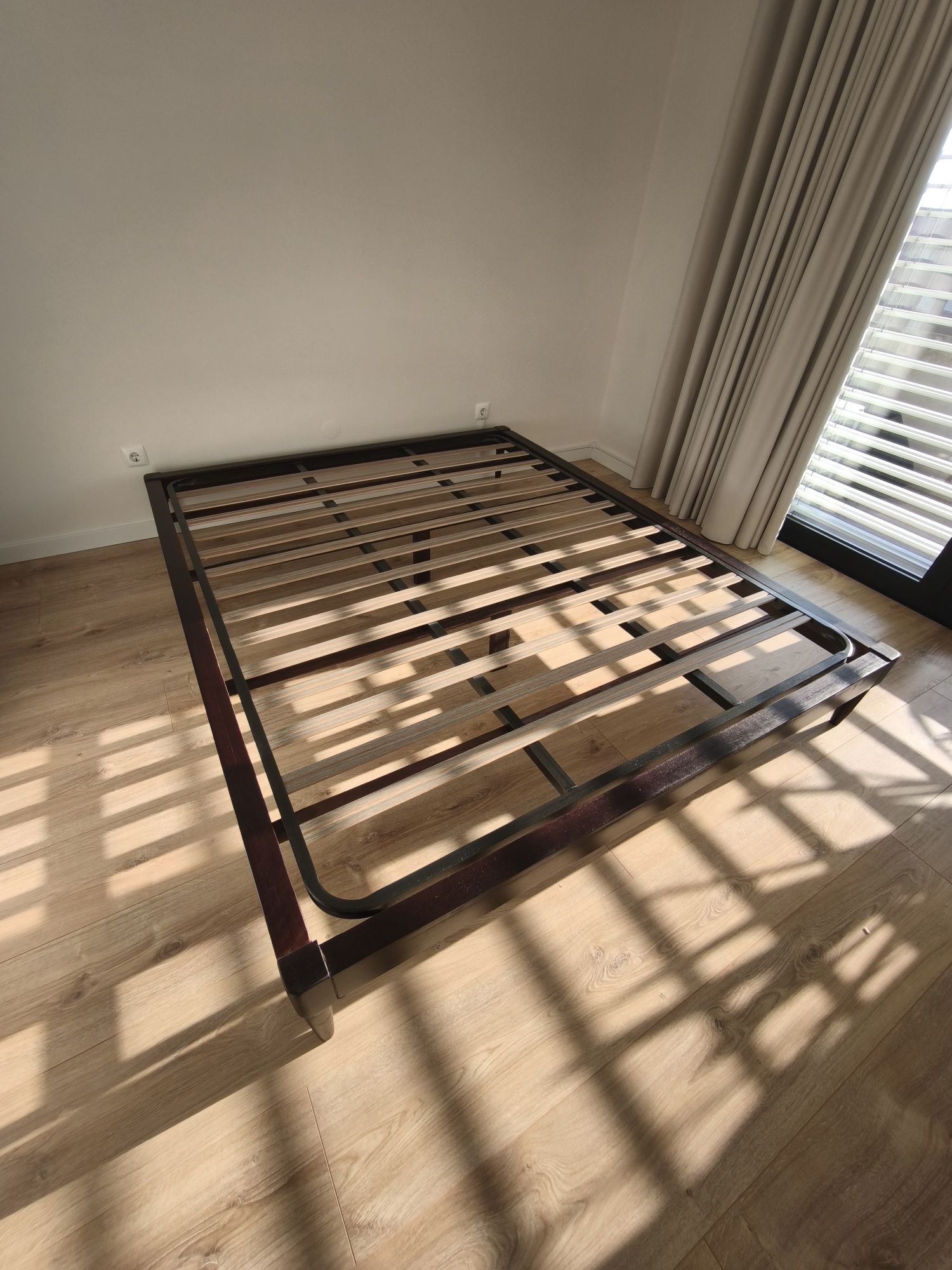Cama / Sommier de madeira