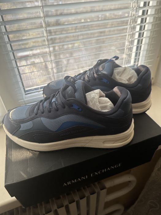 Продам кроссовки Armani