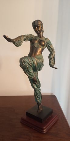 figurka tancerka z brazu