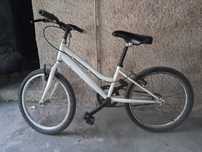 Vende se bicicleta de criança