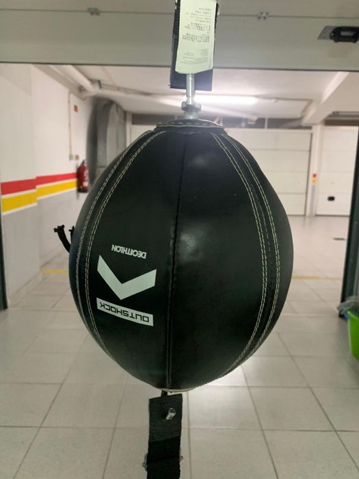 Bola de boxe com elástico duplo