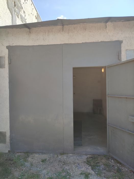 Здаю/продаю  гараж с высок. воротами 2,5 метра в Октябрьск а/кСолнечн