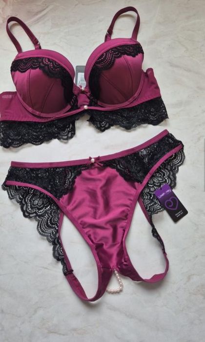 Продам Новий розкішний комплект еротичної білизни.
