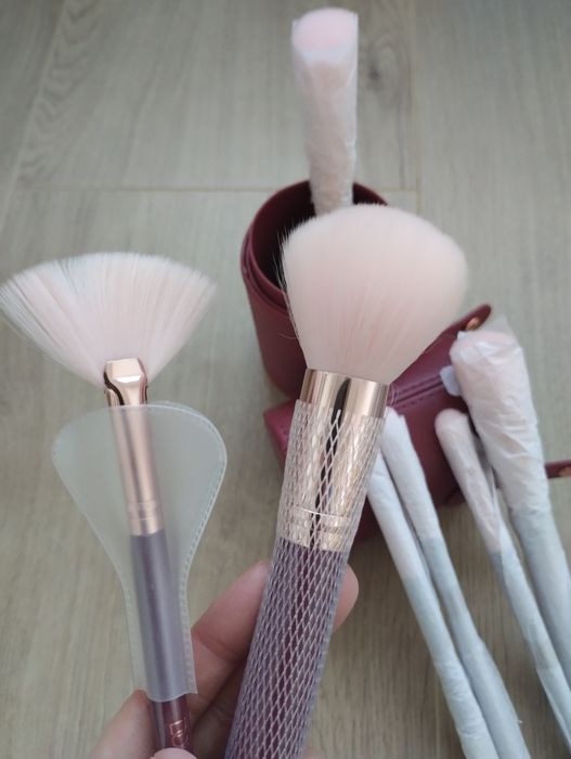 Nowe pędzle Douglas zestaw 7 szt.