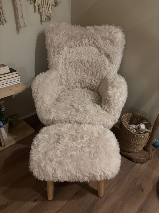 Poltrona com apoio de pés