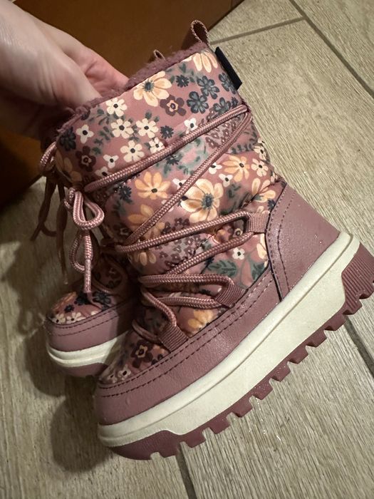 Зимовий комбінезон та взуття