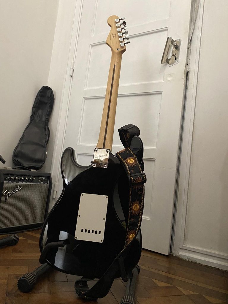 Fender Squier Stratocaster + mochila + stand
