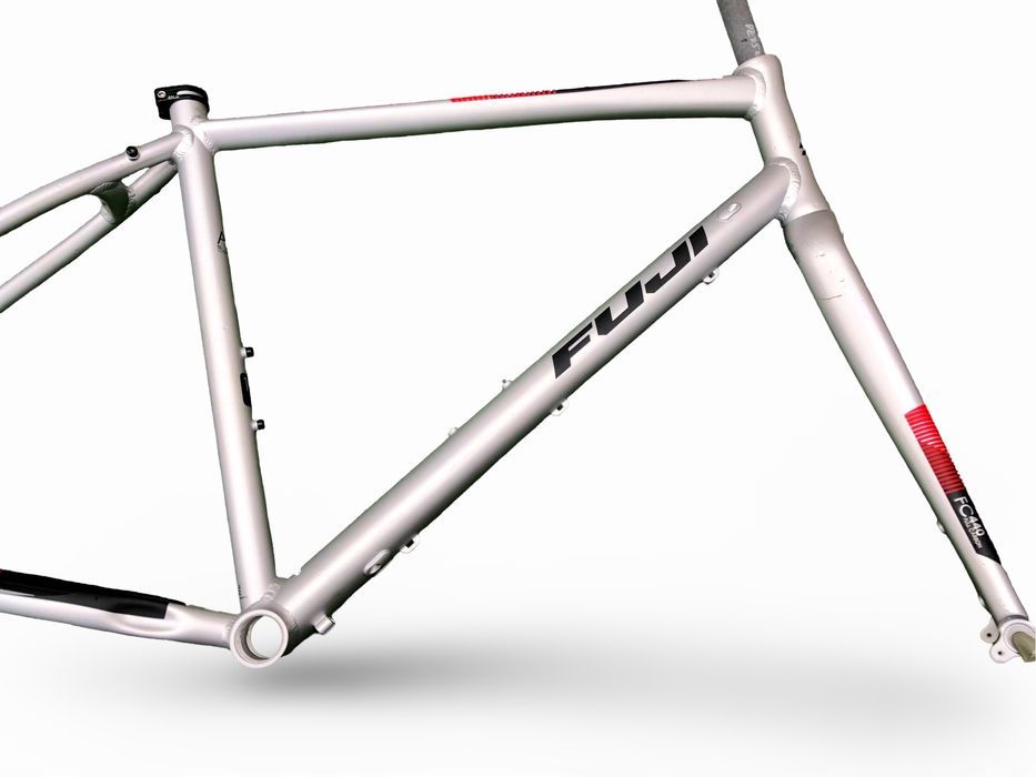 Rama FUJI ABSOLUTE 1.1 Rozmiar 21" Z Karbonowym Widelcem + Stery