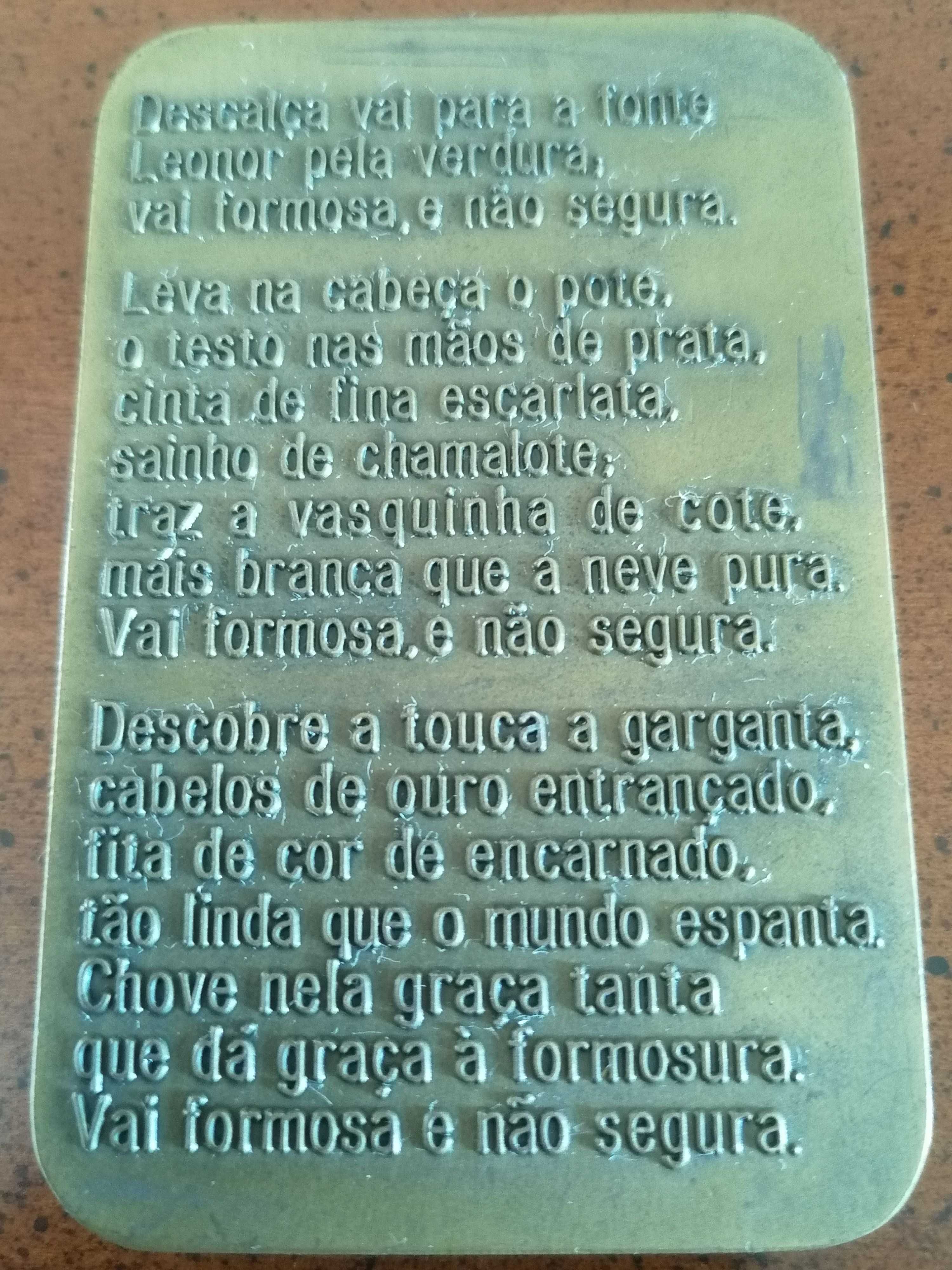 Medalha Alusiva ao Poeta Luís de Camões, da autoria de Cabral Antunes