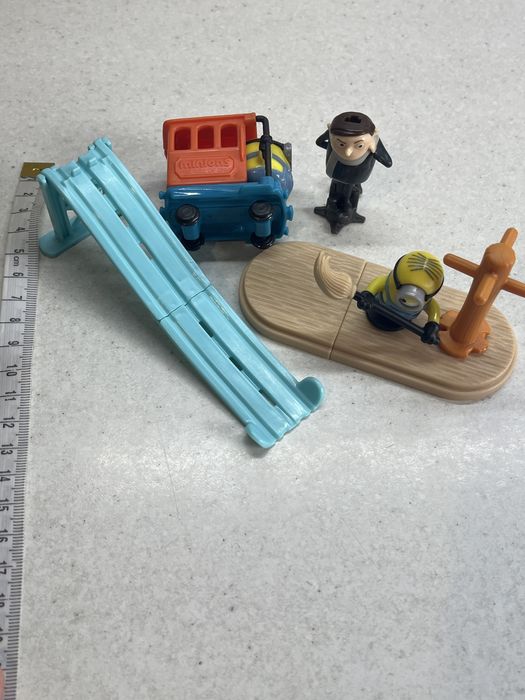 Фігурки Макдональдс Mcdonald’s Посіпаки Миньоны Динозаври Тварини