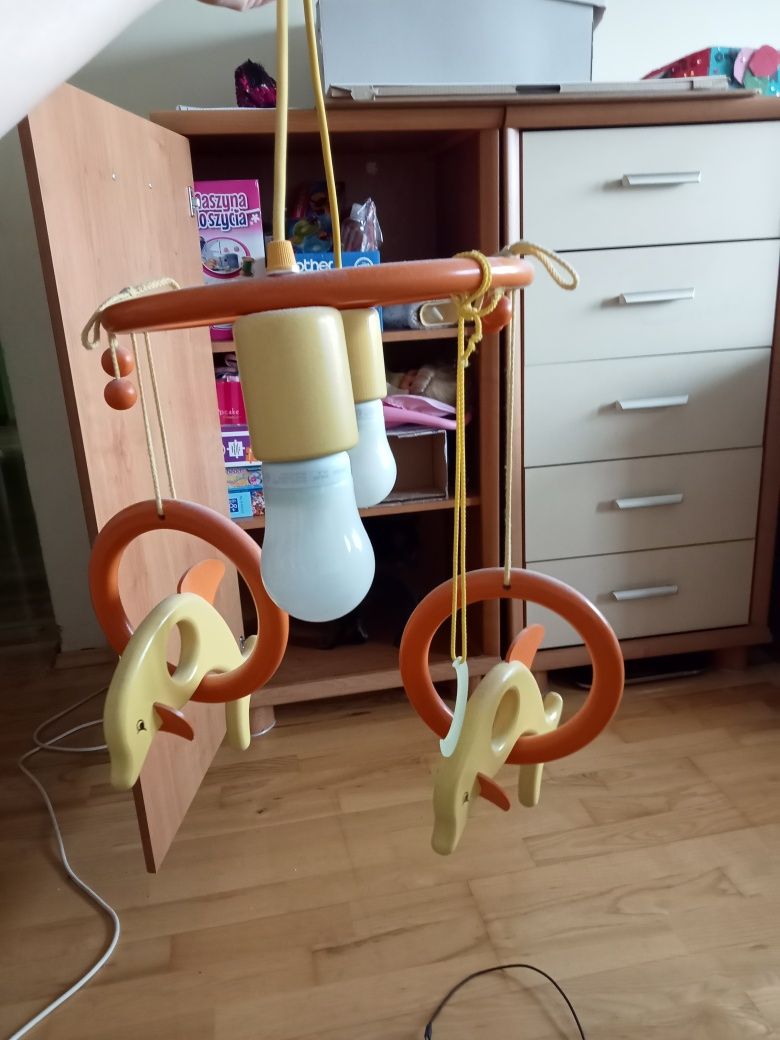 Lampa wisząca do pokoju dziecięcego delfin