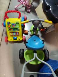 Brinquedos e bicicleta crianças