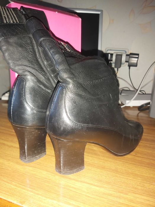 Продаються осінньо-весняні шкіряні ботіночки 37р.недорого