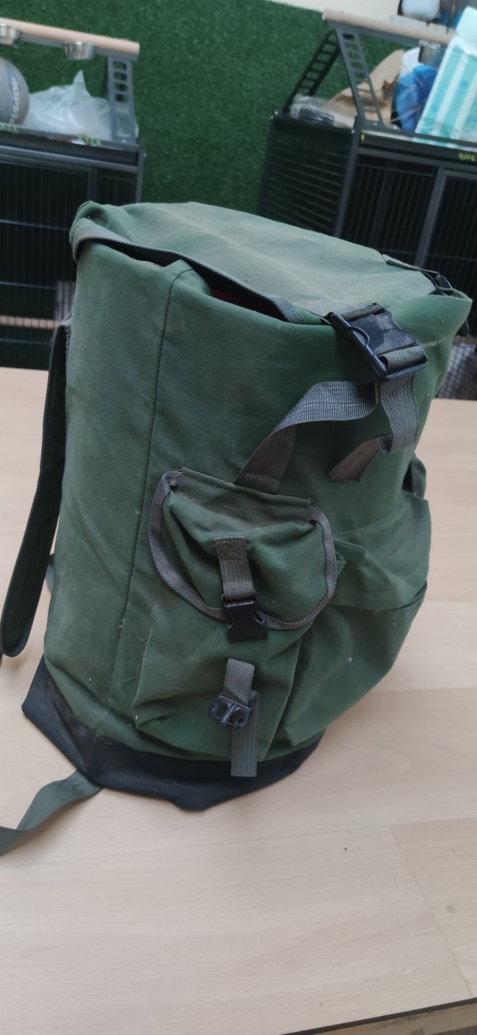Bolsa de pesca para trazer as costas com vários bolsos e balde para tr