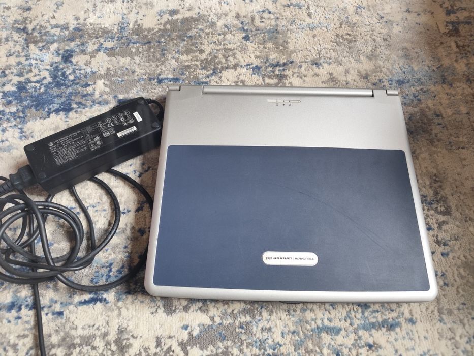 Portatil Tsunami antigo a funcionar