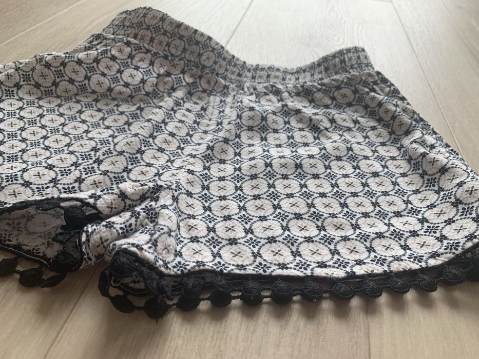 Krótkie spodenki rozmiar 104 little kids