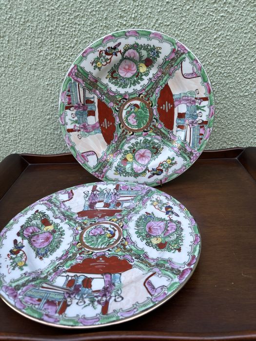 Par de Pratos antigos em porcelana Chinesa decoração Mandarim.