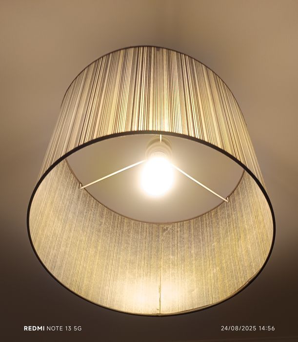 Candeeiro preto e branco