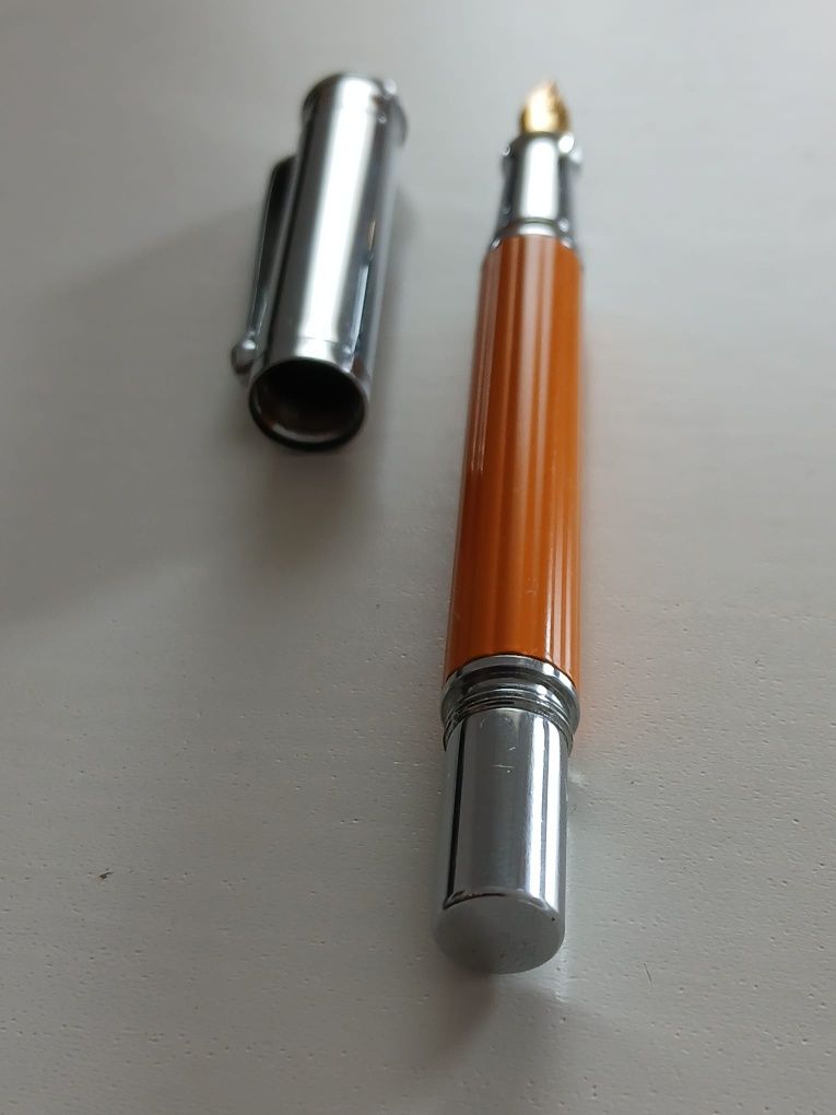 Caneta tinta permanente da Hachette Tompla