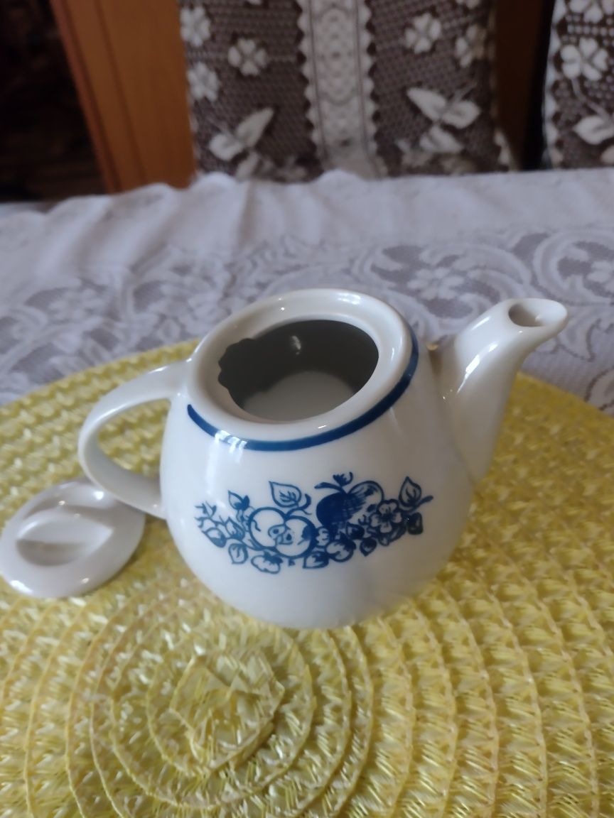 Porcelanowy Dzbaneczek na herbatę  i kawe