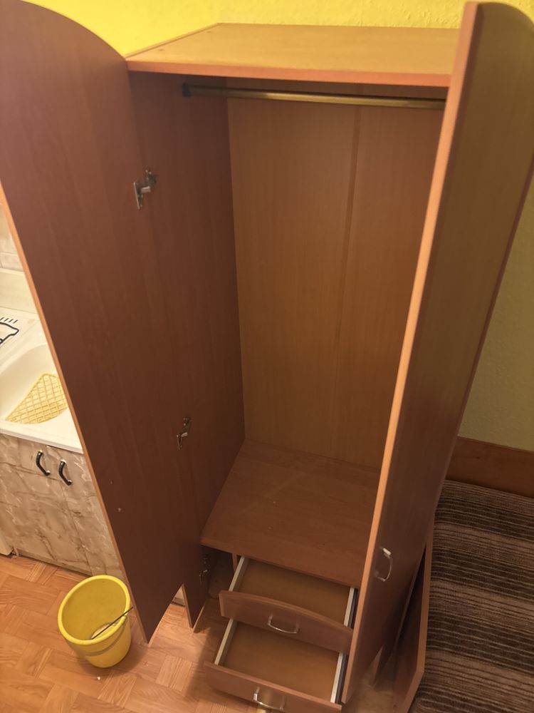 szafa w dobrym stanie