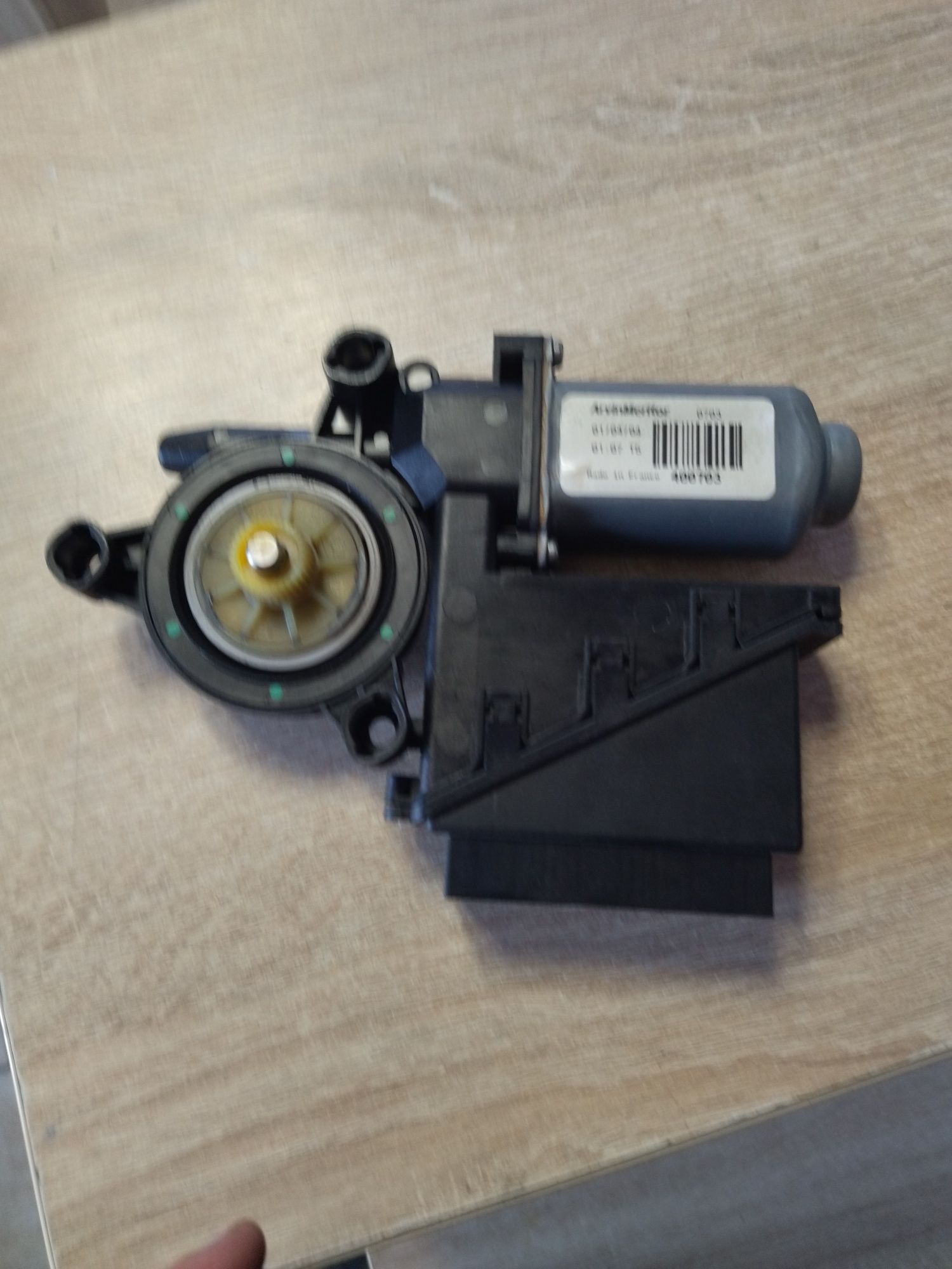 Seat Skoda Volkswagen Silniczek Szyby 802A