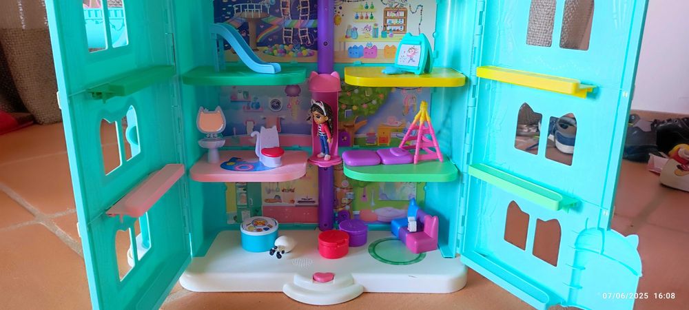 Gabby's dollhouse