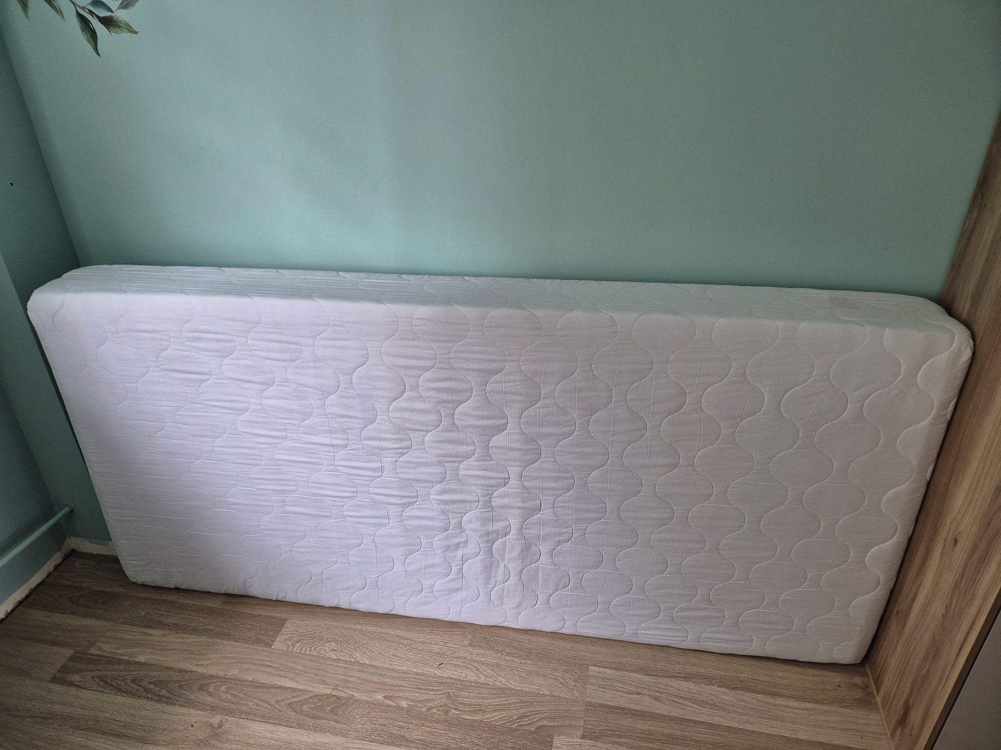 Materac piankowy 90x200 jak nowy używany 2 miesiące