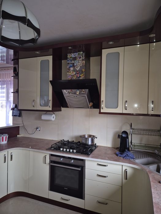 Szafki kuchenne lakierowane i półokrągłe